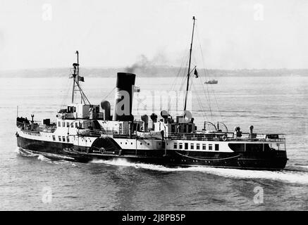 AJAXNETPHOTO. 3RD SEPTEMBRE 1968. SOUTHSEA, ANGLETERRE. - DERNIER BILLET POUR RYDE - BRITISH RAIL PADDLE STEAMER RYDE ALLER DE PORSMOUTH HARBOUR. DERNIER DES BATEAUX À AUBES DE SOLENT À MOTEUR À VAPEUR. PHOTO:JONATHAN EASTLAND/AJAX REF:3568165 4 81 37 Banque D'Images