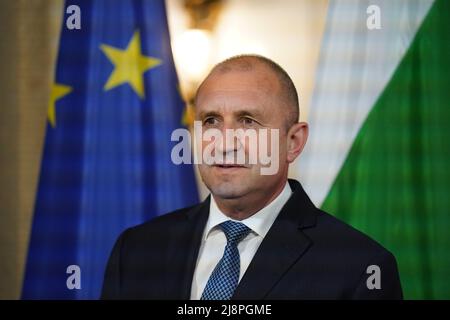 Hambourg, Allemagne. 17th mai 2022. Rumen Radev, Président de la République de Bulgarie, se trouve à l'hôtel de ville. Credit: Marcus Brandt/dpa/Alay Live News Banque D'Images