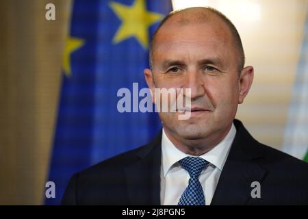 Hambourg, Allemagne. 17th mai 2022. Rumen Radev, Président de la République de Bulgarie, se trouve à l'hôtel de ville. Credit: Marcus Brandt/dpa/Alay Live News Banque D'Images