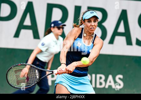 Paris, France. 17th mai 2022. Mihaela Buzarnescu de Roumanie lors de l'Open de France (Roland-Garros) 2022, tournoi de tennis Grand Chelem le 17 mai 2022 au stade Roland-Garros à Paris, France. Crédit : Victor Joly/Alamy Live News Banque D'Images