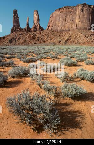 Three Sisters, Mitchell Mesa, Monument Valley, Arizona, États-Unis Banque D'Images