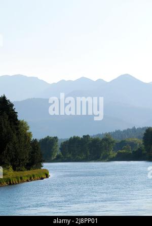 La rivière Kootenai et les montagnes du Cabinet au Montana, aux États-Unis Banque D'Images