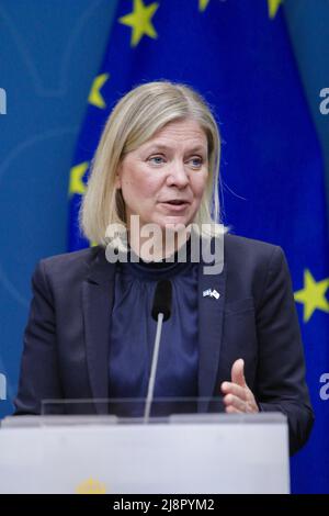 Le Premier ministre suédois Magdalena Andersson et le président finlandais s'admmentà une conférence de presse à Stockholm, en Suède, le 17 mai 2022. La Suède et la Finlande présenteront officiellement mercredi des demandes simultanées pour rejoindre l'OTAN, a déclaré le Premier ministre suédois, dans un changement sismique de l'architecture de sécurité de l'Europe après l'invasion de l'Ukraine par la Russie. Photo de Patrik C. Osterberg/Stella Pictures/ABACAPRESS.COM Banque D'Images