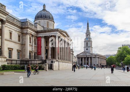 LONDRES, GRANDE-BRETAGNE - 12 MAI 2014: Voici la Galerie nationale et l'église de Martin dans les champs, qui sont situés à Trafalgar Square. Banque D'Images
