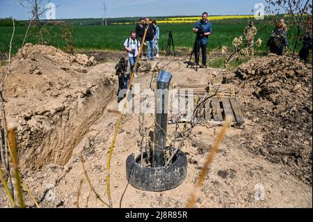 RÉGION de ZAPORIZHHIA, UKRAINE - 17 MAI 2022 - les journalistes se familiarisent avec la ligne de fortification 3rd visant à protéger Zaporizhzhia qui est dans le TH Banque D'Images