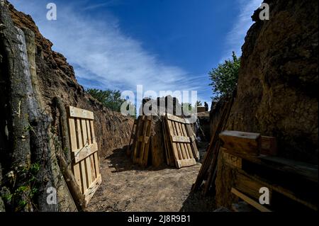 RÉGION de ZAPORIZHHIA, UKRAINE - 17 MAI 2022 - les tranchées font partie de la ligne de fortification de 3rd visant à protéger Zaporizhzhia qui est dans la nageoire Banque D'Images