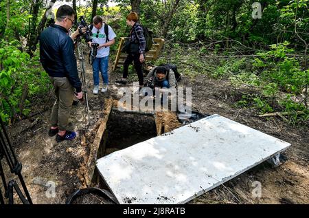 Les journalistes se familiarisent avec la ligne de fortification de 3rd visant à protéger Zaporizhzhia qui est dans la dernière étape de construction, région de Zaporizhzhia, sud-est de l'Ukraine, le 17 mai 2022. Photo de Dmytro Smolyenko/Ukrinform/ABACAPRESS.COM Banque D'Images