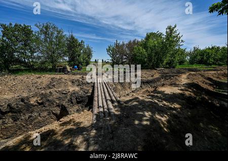 La construction de la ligne de fortification de 3rd visant à protéger Zaporizhjia en est à l'étape finale, région de Zaporizhjhia, sud-est de l'Ukraine, le 17 mai 2022. Photo de Dmytro Smolyenko/Ukrinform/ABACAPRESS.COM Banque D'Images