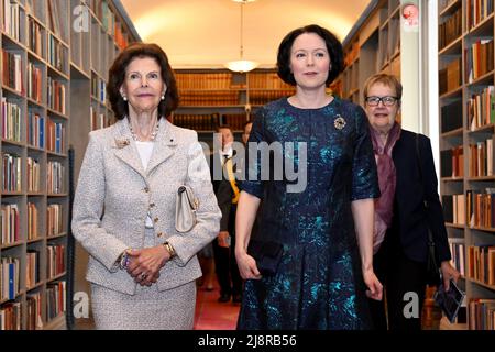 MRS Jenni Haukio et la reine Silvia visitent l'Académie suédoise à Stockholm, Suède, le 18 mai 2022. Le président de la Finlande est en visite d’État de deux jours en Suède photo : Anders Wiklund / TT code 10040 Banque D'Images