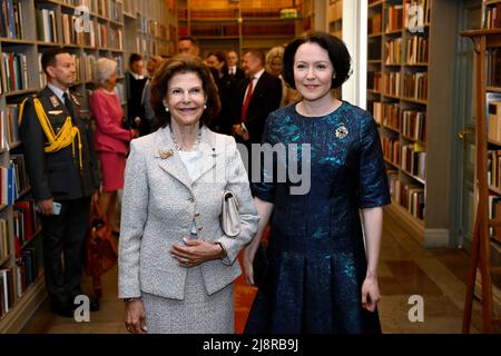 MRS Jenni Haukio et la reine Silvia visitent l'Académie suédoise à Stockholm, Suède, le 18 mai 2022. Le président de la Finlande est en visite d’État de deux jours en Suède photo : Anders Wiklund / TT code 10040 Banque D'Images