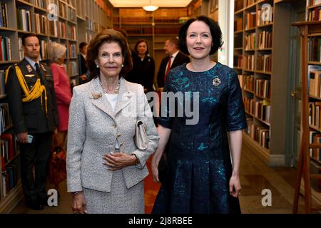 MRS Jenni Haukio et la reine Silvia visitent l'Académie suédoise à Stockholm, Suède, le 18 mai 2022. Le président de la Finlande est en visite d’État de deux jours en Suède photo : Anders Wiklund / TT code 10040 Banque D'Images