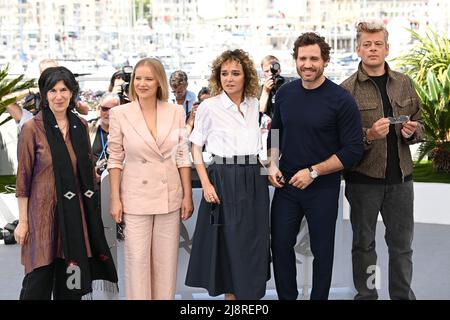 (De gauche à droite) Debra Granik, Joanna Kulig, Valeria Golino, Edgar Ramirez et Benjamin Biolay à l'ONU certains de la photo du jury lors du Festival de Cannes 75th à Cannes, France. Date de la photo: Mercredi 18 mai 2022. Banque D'Images