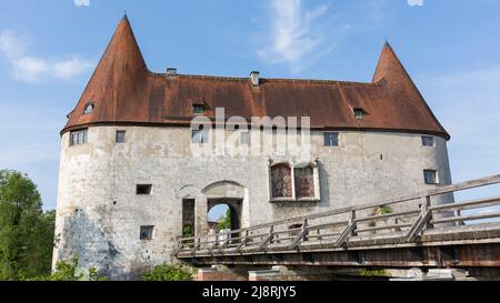 Burghausen, Allemagne - 25 juillet 2021 : vue sur le Georgstor (porte de George) - une des portes principales à l'intérieur du château de Burghausen. Banque D'Images