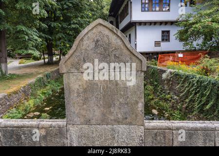 Pont dans le complexe architectural et ethnographique d'Etar près de la ville de Gabrovo, dans le nord de la Bulgarie Banque D'Images