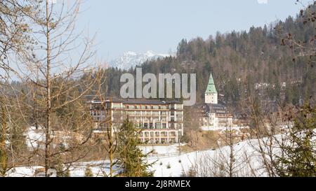 Elmau, Allemagne - 24 février 2021 : Schloss Elmau pendant la saison d'hiver. Un complexe de luxe populaire en haute-bavière. Banque D'Images