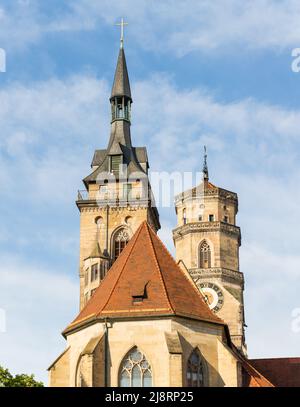 Stuttgart, Allemagne - 27 juillet 2021 : vue sur la Stiftskirche. Une église protestante et une destination touristique populaire dans le centre-ville de Stuttgart. Banque D'Images