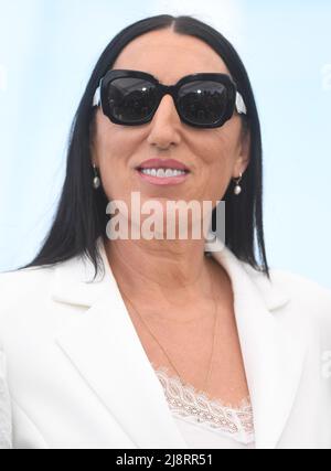 Cannes, France. 18th mai 2022. L'actrice espagnole Rossy de Palma assiste à la séance photo du jury de Camera d'Or au Palais des Festivals au Festival de Cannes 75th, en France, le mercredi 18 mai 2022. Photo de Rune Hellestad/ Credit: UPI/Alay Live News Banque D'Images