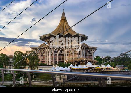Photo du nouvel édifice de l'Assemblée législative de Sarawak, Waterfront, Kuching Banque D'Images