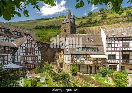 Fachwerk am Malerwinkel und das Steeger Tor à Bacharach, Welterbe Oberes Mittelrheintal, Rheinland-Pfalz, Deutschland | Maisons à ossature bois et St Banque D'Images