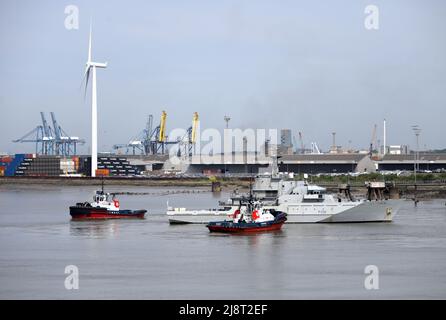 18/05/2022 Tilbury Royaume-Uni. Le HMS Tyne est un navire de patrouille en mer de la Marine royale de la classe des rivières et il patrouille depuis deux jours le chenal comme un de Banque D'Images