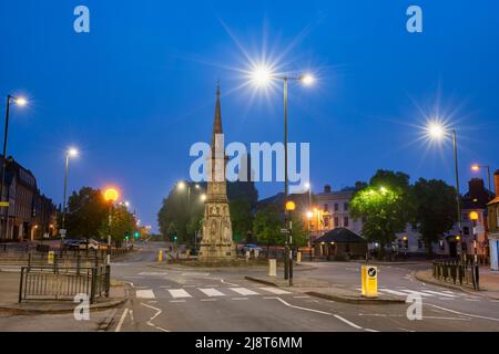 Banbury Cross à l'aube au printemps. Banbury, Oxfordshire, Angleterre Banque D'Images