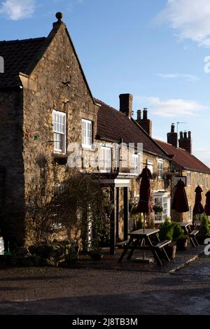 Une grande promenade jusqu'à un grand pub: Le Fauconberg Arms, Coxwold, North Yorkshire Banque D'Images