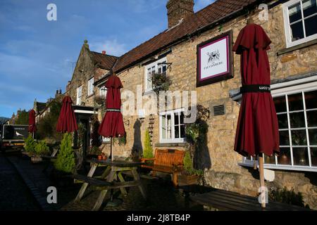 Une grande promenade jusqu'à un grand pub: Le Fauconberg Arms, Coxwold, North Yorkshire Banque D'Images