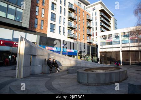 Le centre-ville de Prestwich, dans le quartier de Bury, dans le Grand Manchester, les gens réagissent aux nouvelles de la surroute de Bury South, le député Christian Wakeford Banque D'Images