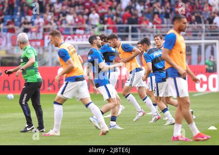 15 mai 2022, Italie: Italie, Milan, mai 15 2022: Berat Djimsiti (Atalanta Defender) fait des exercices pendant l'échauffement sur le match de football AC MILAN vs ATALANTA, Serie A 2021-2022 day37 San Siro Stadium (Credit image: © Fabrizio Andrea Bertani/Pacific Press via ZUMA Press Wire) Banque D'Images