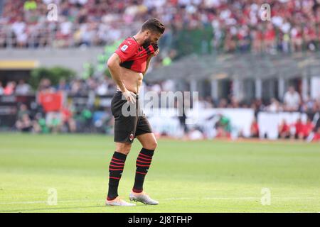 15 mai 2022, Milan, Italie : Italie, Milan, 15 2022 mai: Olivier Giroud (attaquant de Milan) contrarié pour avoir raté un bon coup de feu dans la première moitié pendant le match de football AC MILAN vs ATALANTA, série A 2021-2022 day37 San Siro stade (Credit image: © Fabrizio Andrea Bertani/Pacific Press via ZUMA Press Wire) Banque D'Images