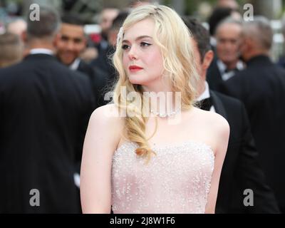 19 mai 2022, Cannes, Côte d'Azur, France: ELLE FANNING participe à la projection "Top Gun: Maverick" lors du Festival annuel du film de Cannes 75th (Credit image: © Mickael Chavet/ZUMA Press Wire) Banque D'Images