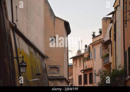 Quelques photos de la ville éternelle de Rome, en Italie, prises tout en se promenant dans le centre-ville et sur le Tibre lors d'un jour ensoleillé d'automne, avec Rome Banque D'Images