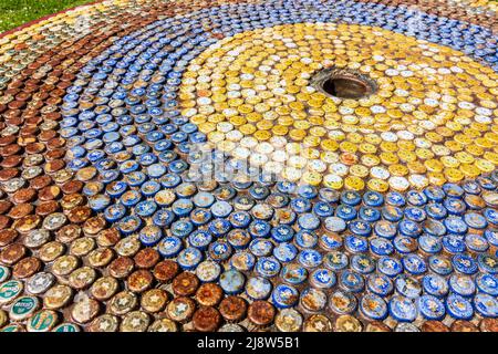 Semmering: Table avec bouchons de bouteille de bière à Wiener Alpen, Alpes, Niederösterreich, Basse-Autriche, Autriche Banque D'Images