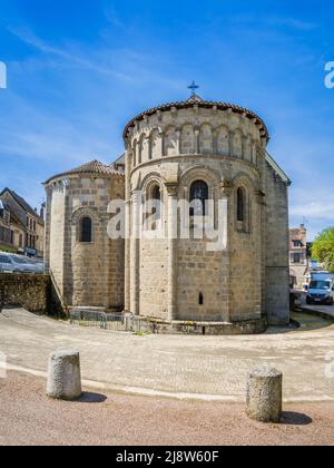 Extérieur de l'église romane du 121th siècle de Saint-Silvain à Ahun, Creuse (23), France. Banque D'Images