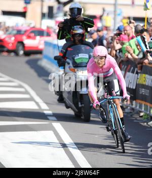 Vérone, VR, Italie - 2 juin 2019: Dernière étape Tour d'Italie appelé Giro d Italia est une course cycliste avec Richard Carapaz cycliste professionnel Banque D'Images