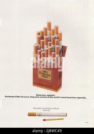 Perfectos cigarettes paquet de cigarettes vintage papier publicité annonce 1970s Banque D'Images