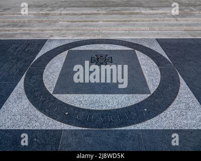 Monument commémoratif de guerre en granit situé sur le trottoir à l'extérieur de la salle Freemasons, en hommage aux récipiendaires de la Croix de Victoria pendant la Grande Guerre. Banque D'Images