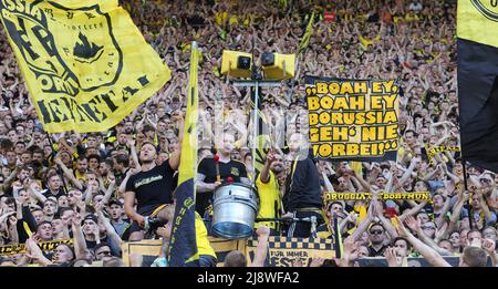 Ville de Dortmund, Allemagne. 14th mai 2022. Firo : 14th mai 2022, Fuvuball, 1st Bundesliga, saison 2021/2022, BVB, Borussia Dortmund - Hertha BSC Berlin Marcel SCHMELZER adieu aux fans crédit: dpa/Alay Live News Banque D'Images
