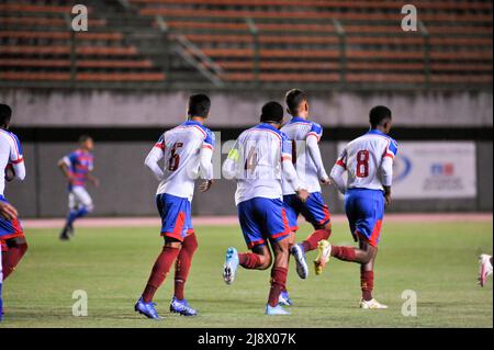 Salvador, Brésil. 18th mai 2022. BA - Salvador - 05/18/2022 - BRÉSIL coupe U17, BAHIA X FORTALEZA - Roger joueur de Bahia célèbre son but avec des joueurs de son équipe lors d'un match contre Fortaleza au stade Pituacu pour le championnat U-17 2022 de Copa do Brasil. Photo : Jhony Pinho/AGIF/Sipa USA crédit: SIPA USA/Alay Live News Banque D'Images