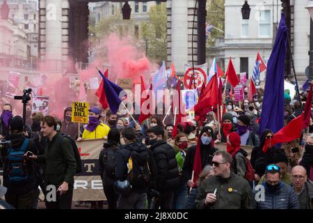 Des foules se réunissent le jour de mai à Trafalgar Square pour une manifestation « tuer le projet de loi » contre le nouveau « projet de loi sur la police, la criminalité, la sentence et les tribunaux » du gouvernement, avec: Atmosphère où: Londres, Royaume-Uni quand: 01 mai 2021 crédit: Mario Mitsis/WENN Banque D'Images