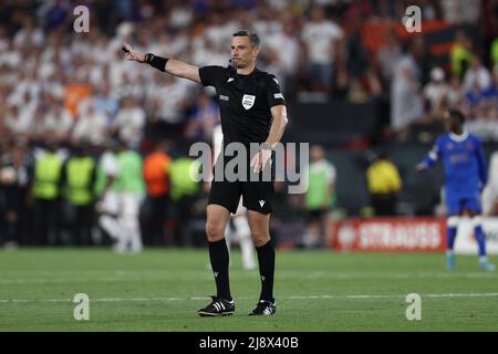 Séville, Espagne. 18th mai 2022. L'arbitre Slavko Vincic gestes lors de l'UEFA Europa League 2022 final - Eintracht vs Rangers, football Europa League match à Séville, Espagne, mai 18 2022 crédit: Independent photo Agency/Alay Live News Banque D'Images
