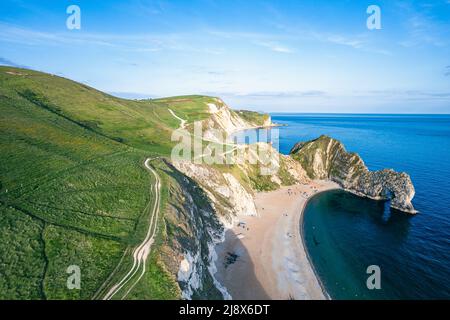 Falaises blanches sur Jurassic Coast et Durdle Door, Wareham, Dorset, Angleterre, Europe Banque D'Images