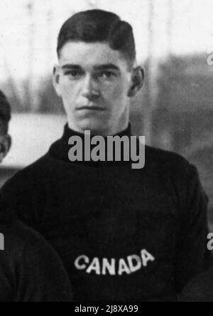 Allan Huck Woodman, joueur de hockey sur glace des Winnipeg Falcons, représentant l'équipe nationale canadienne de hockey sur glace aux Jeux olympiques d'été de 1920 à Anvers, en Belgique Banque D'Images