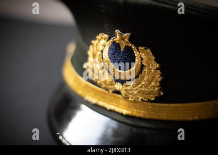 Chapeau militaire avec lune et étoile Banque D'Images