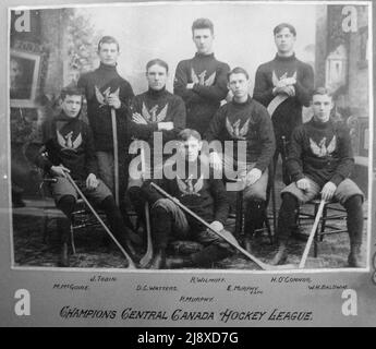 Photographie de l'équipe de hockey senior des capitales d'Ottawa, des champions de l'ACCC 1897 et des challengers de la coupe Stanley Banque D'Images