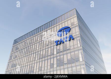 Mumbai, Inde. 2 mai 2022. Usage éditorial seulement, 3D CGI. Logo Tata Company sur le dessus du bâtiment en verre. Véhicules de poste de travail Siège social du constructeur automobile Banque D'Images