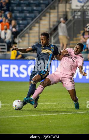 Chester, Pennsylvanie, États-Unis. 18th mai 2022. 18 mai 2022, le joueur de Chester PA-Philadelphia Union Sergio SANTOS (17) lutte pour le ballon contre le joueur Inter Miami CF DAMION LOWE (31) au Subaru Park, (Credit image: © Ricky Fitchett/ZUMA Press Wire) Credit: ZUMA Press, Inc./Alay Live News Banque D'Images