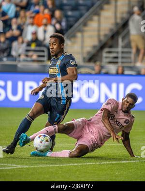 Chester, Pennsylvanie, États-Unis. 18th mai 2022. 18 mai 2022, le joueur de Chester PA-Philadelphia Union Sergio SANTOS (17) lutte pour le ballon contre le joueur Inter Miami CF DAMION LOWE (31) au Subaru Park, (Credit image: © Ricky Fitchett/ZUMA Press Wire) Credit: ZUMA Press, Inc./Alay Live News Banque D'Images