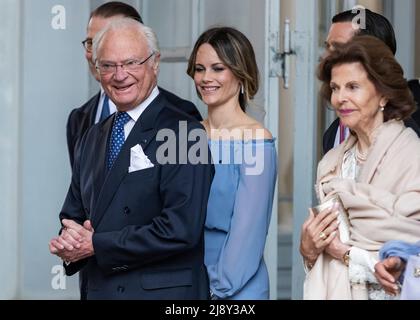 Le prince Daniel, la princesse Sofia, le roi Carl Gustaf, la reine Silvia de Suède disent Au revoir au président finlandais Sauli Niinistö et à l'épouse Mme Jenni Haukio après une cérémonie d'adieu au Palais royal de Stockholm, Suède, le mercredi 18 mai 2022. Photo de Robert Eklund/ABACAPRESS.COM Banque D'Images