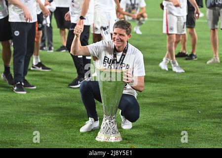Séville, Espagne. 19th mai 2022. Oliver GLASNER (entraîneur Eintracht Frankfurt) pose avec trophée, coupe, trophée, football Europa League, final Eintracht Frankfurt - Glasgow Rangers 5-4 IE le 18th mai 2022 à Séville/Estadio Ramon Sanchez-Pizjuan crédit: dpa/Alay Live News Banque D'Images
